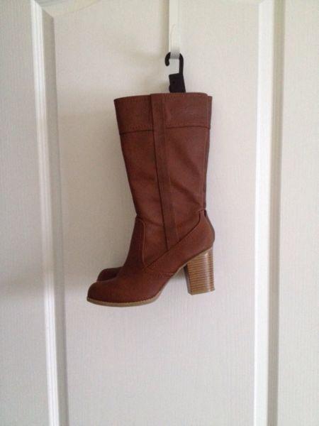 Women's 8 high heel Carmel brown boots