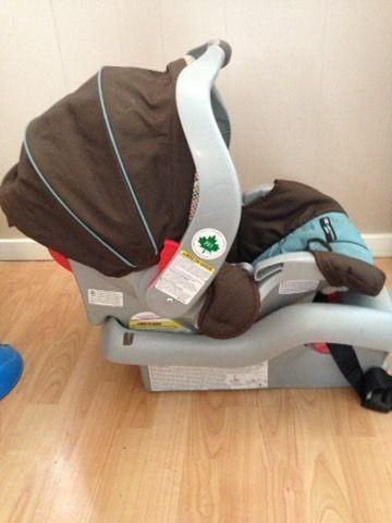 EUC Graco Click Connect Infant Car Seat