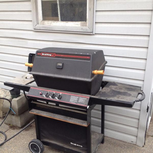 Broil King gas barbeque with cover