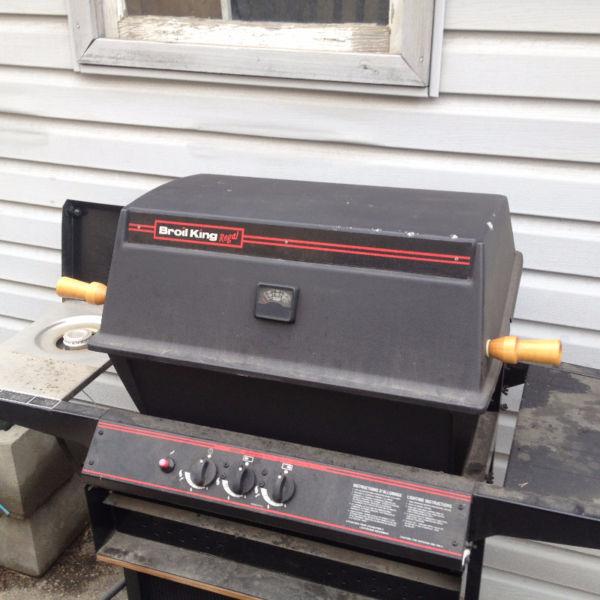 Broil King gas barbeque with cover