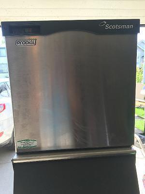 Scotsman Prodigy 500lbs ice machine w/ bin