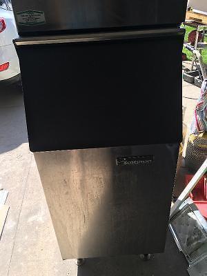 Scotsman Prodigy 500lbs ice machine w/ bin