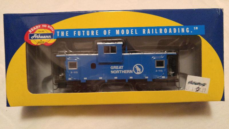 Athearn RTR HO Scale Great Northern Wide Vision Caboose NIB