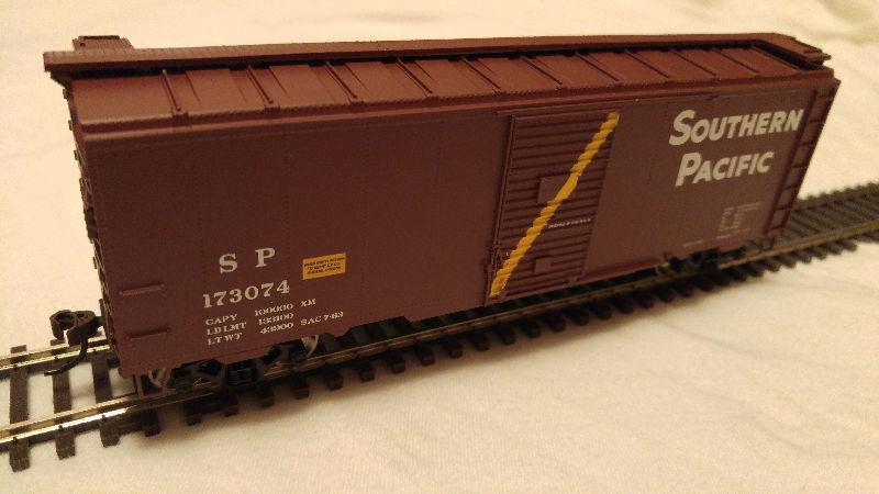 Athearn RTR HO Scale Southern Pacific 40' Boxcar 2 Available NIB