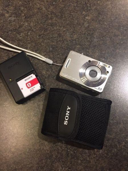 Sony CyberShot 6MP Camera (zeiss lens)
