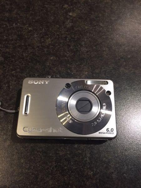 Sony CyberShot 6MP Camera (zeiss lens)