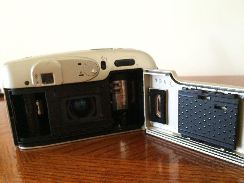 Yashica Z5 Zoom Lens Film Camera with Case