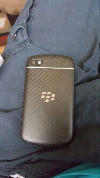 Blackberry Q10 in excellent condition $ 40 (clean IMEI)