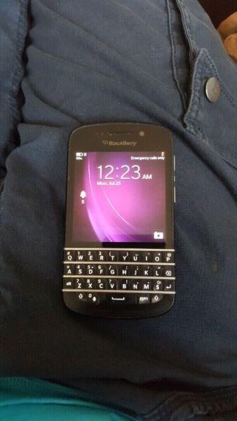 Blackberry Q10 in excellent condition $ 40 (clean IMEI)