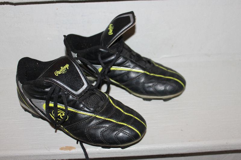 Soccer cleats youth size 6 in very good condition- $5