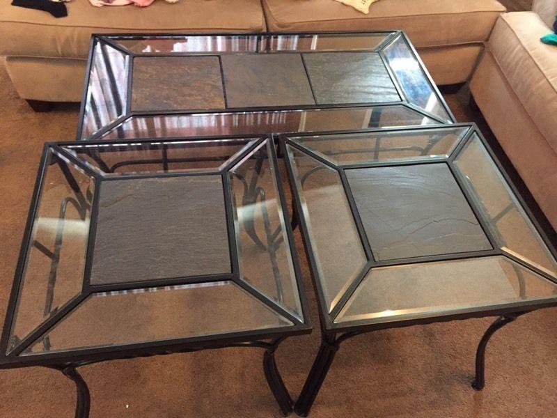 Beautiful coffee table with two end tables set $130 obo