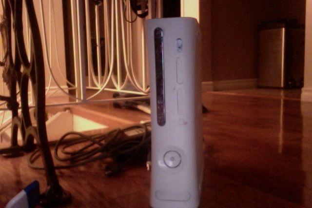 X box 360 white;halo;SCOOBA FLOOR WASHER;super cycle
