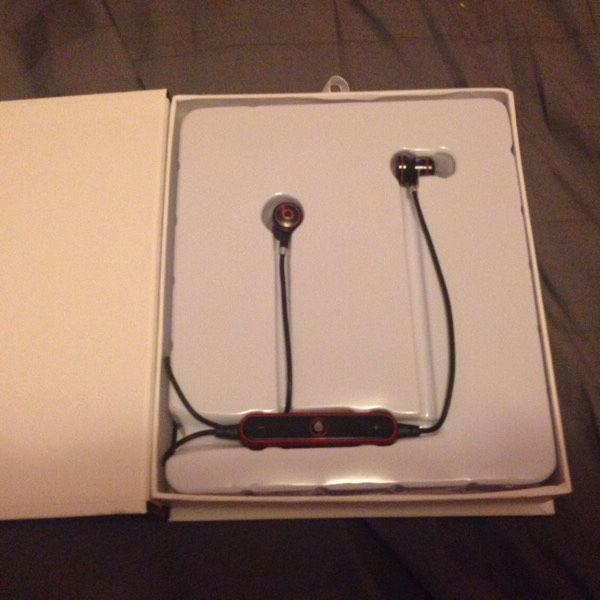 Never used beats by dr dre earbuds