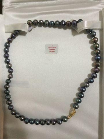 Natural Pearl Freshwater Necklace. Blue Green Color. Weight is 2