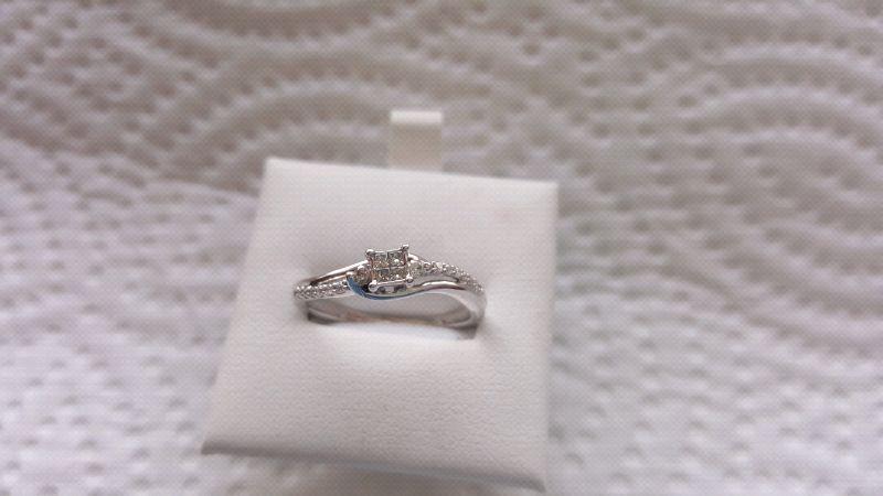 Gorgeous Diamond Ring 0.33CT 10K