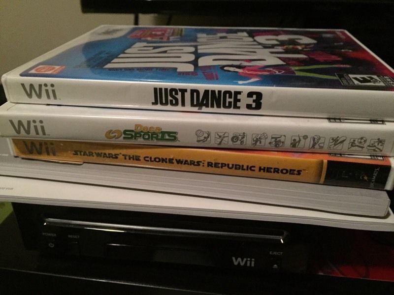 Nintendo Wii with 3 games and 2 controllers