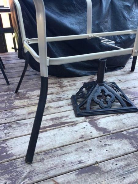 Large size glass top patio table includes umbrella base $75offer