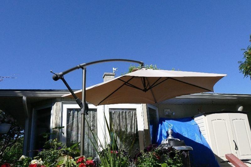Nearly New, Free Standing, Off Set, Cantilever Umbrella Parasol