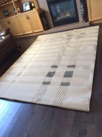 Brand New Carpet 6 ft 6 inch x 9 ft. Very comfortable. Excellen