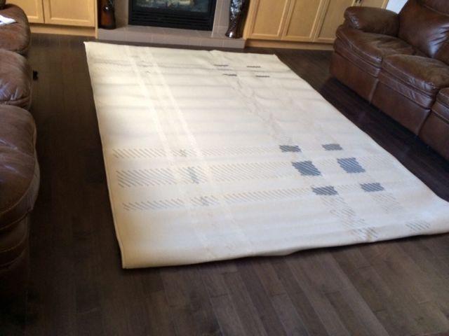 Brand New Carpet 6 ft 6 inch x 9 ft. Very comfortable. Excellen