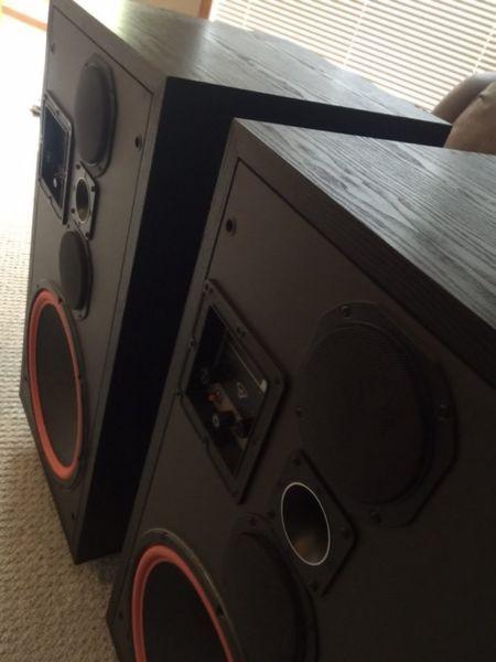 Classic, monster Cerwin Vega! D9 floor standing speakers