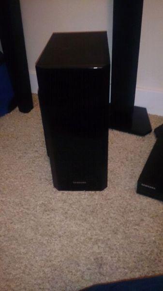 Samsung 3D home theatre system 200$