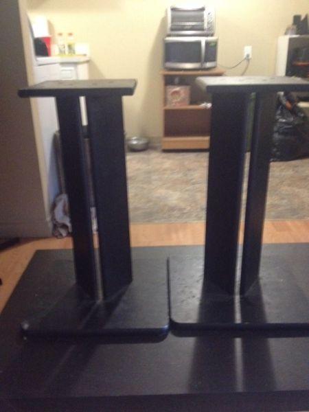Wanted: Speaker stands