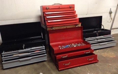 Lockable toolboxes with drawers
