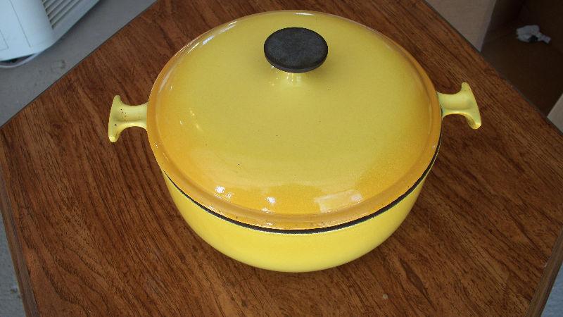 VINTAGE LE CRUESET FRENCH ROUND DUTCH OVEN COOKWARE