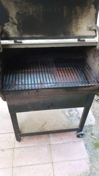 Louisiana Grill pellet BBQ Smoker