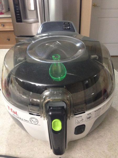 BRAND NEW T-FAL DEEP FRYER