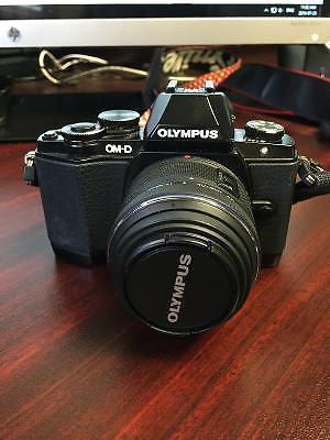 Olympus OM-D EM-10 Camera with lense