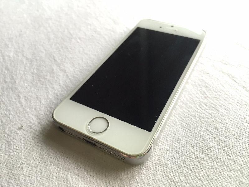 iPhone 5S UNLOCKED Silver 32GB