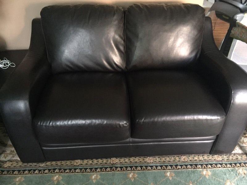 2 Leather couches and 2 coffee tables [[ URGENT ]]