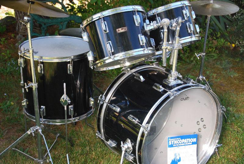 PEARL DRUM SET - IDEAL FOR A STUDENT DRUMMER