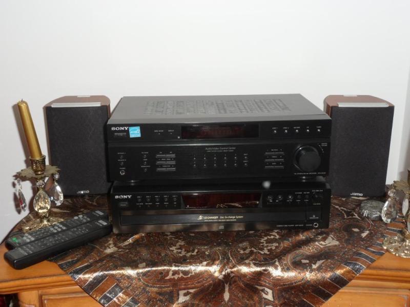 Like New 5 disc player, receiver, and speakers