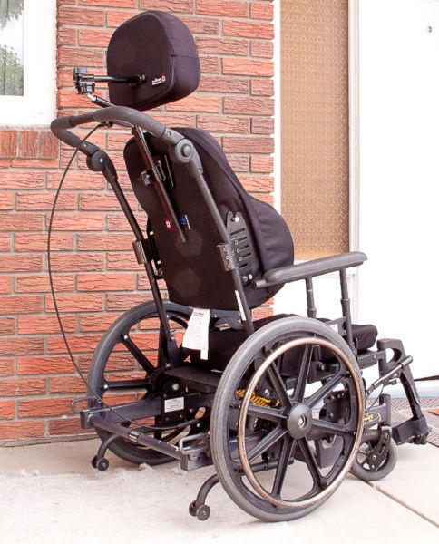 tilt wheelchair (wrap around Broda)