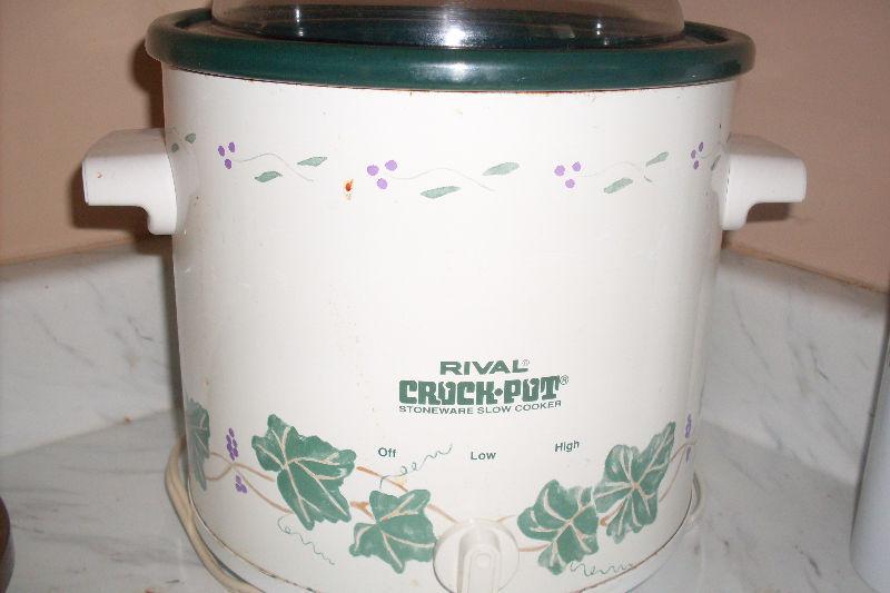 Vintage Rival Crock Pot Slow Cooker Server