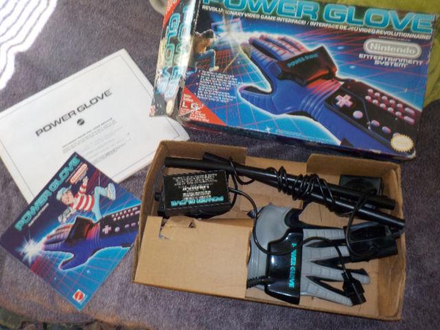 Power Glove complete in box