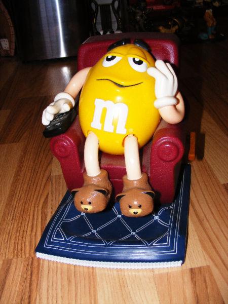 M&M's Yellow Limited Edition Lounge Chair Candy Dispenser - 1999