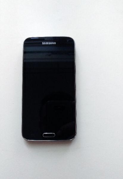 16GB Samsung Galaxy S5 w/ case and accessories