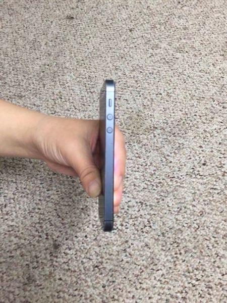 iphone 5 with MTS/fido in 10/10 condition