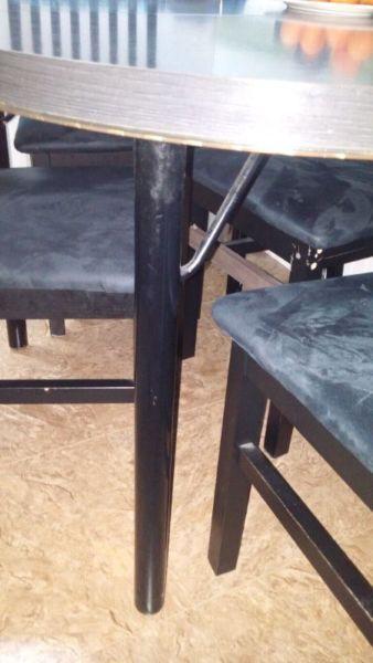 Dining table with 4 chairs for SALE