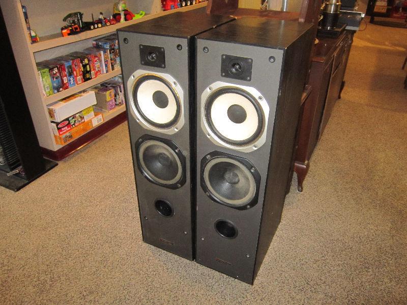 Set Of 2 100 Watt Abstract Speakers For Sale