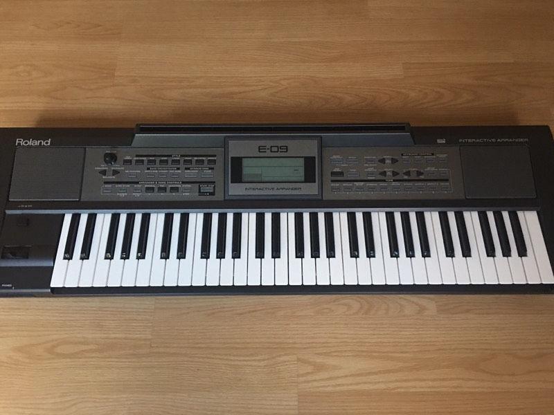 Roland E-09 interactive arrangement piano keyboard