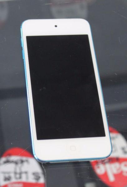 iPod Touch 5th Generation 32 GB (model A1421) - blue
