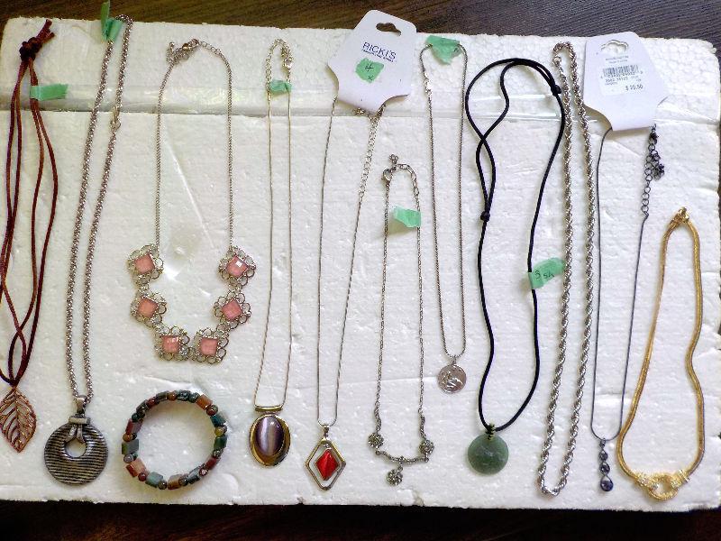 Women's NEW/Barely Worn Jewelry-Necklaces, Pendants-Smokefree