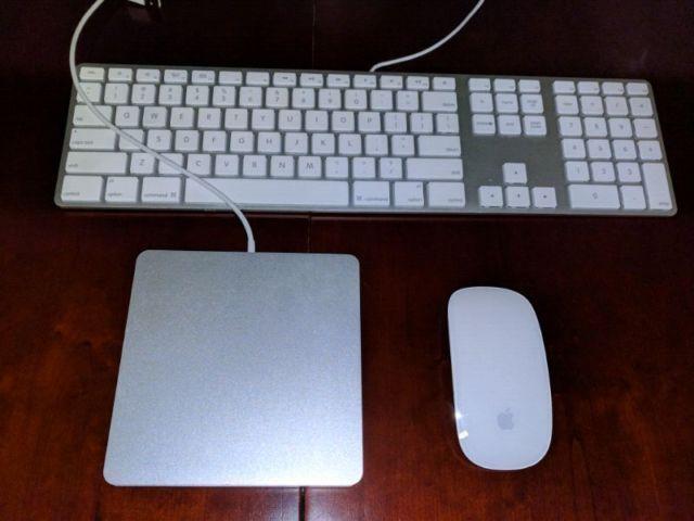 Apple USB SuperDrive - Apple Magic Mouse - Apple Wired Keyboard