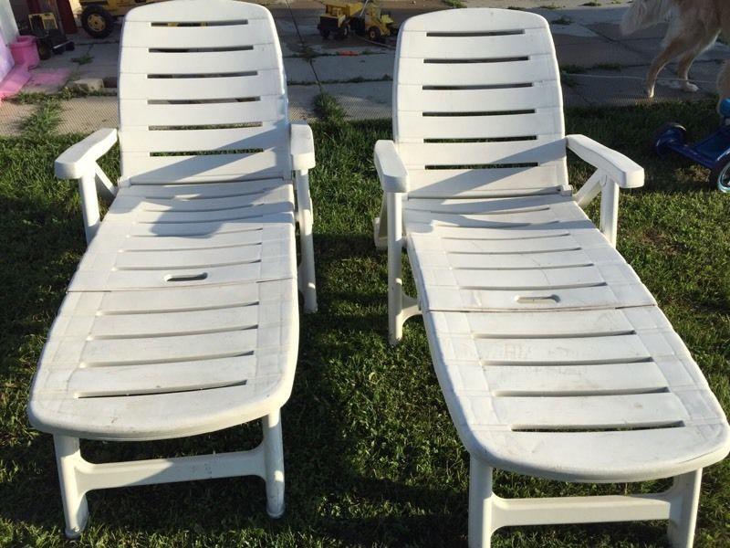 Set of 2 lounge chairs