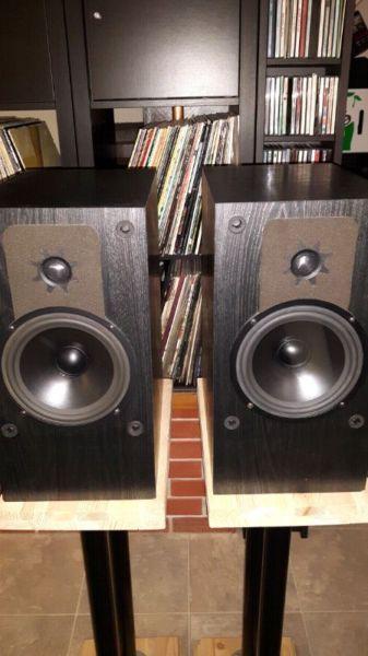 Signet Sl-260 with stands
